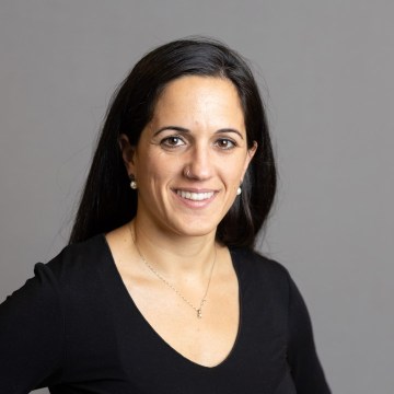  Sra. Anna Pedró 